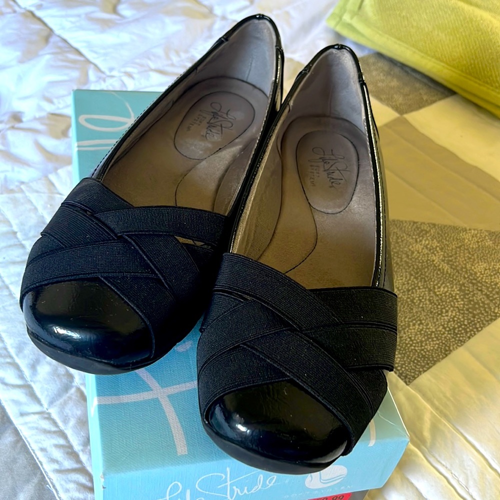 Life Stride Daisie Flats (EUC with Box)